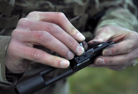 An Air Commando from the 321st Special Tactics Squadron assembles a weapon while blindfolded during the Monster Mash April 10, 2015 on RAF Mildenhall, England. The Monster Mash consisted of various events such as navigating across a “lava” pit, pulling a Humvee and a blind weapons assembly. (U.S. Air Force photo by Airman 1st Class Kyla Gifford)