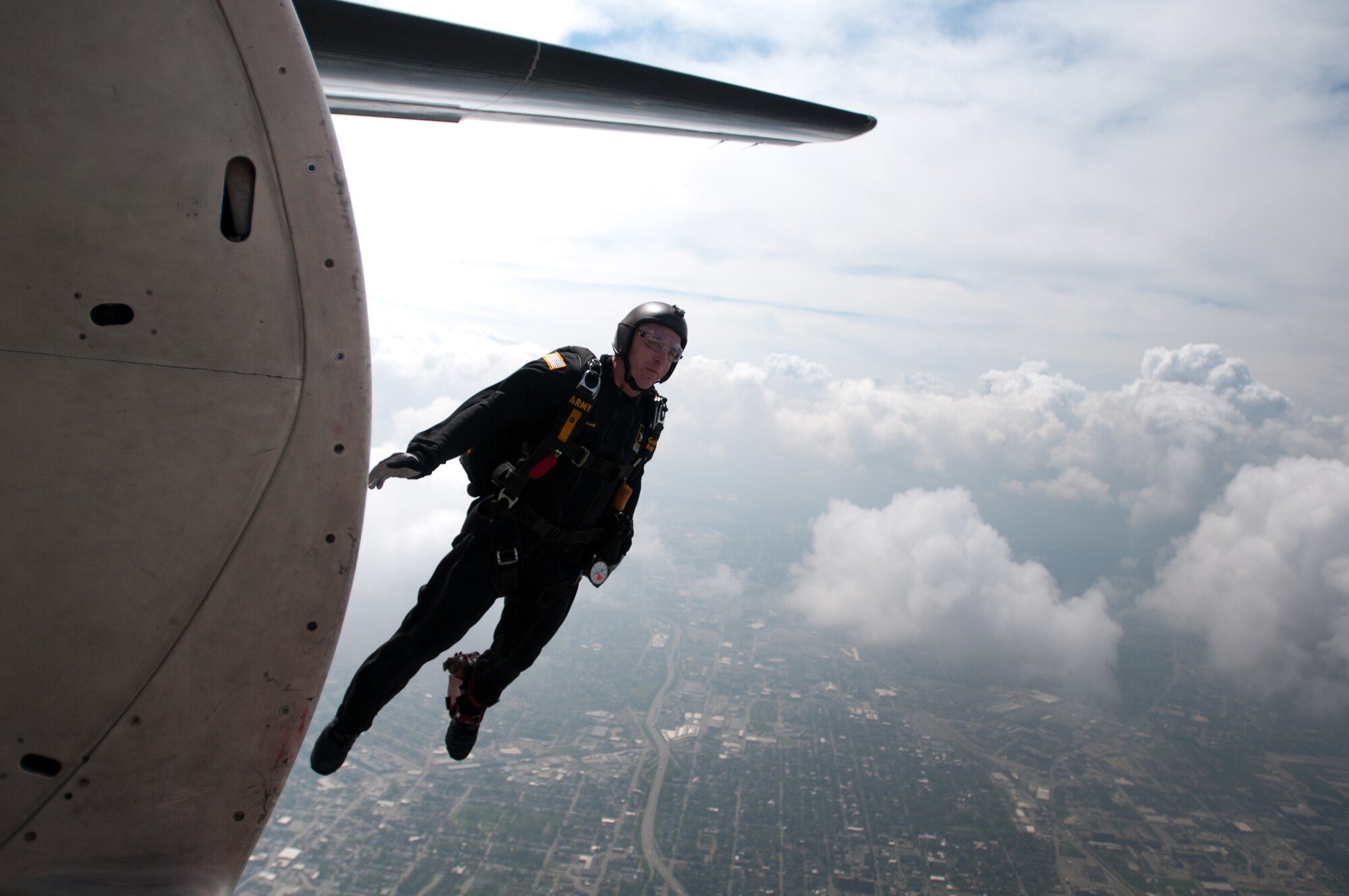 Sgt. 1st Class Corey Hood, a member of the U.S. Army Parachute Team, also known as The Golden Knights, performs a practice jump into downtown Louisville, Ky., on April 17, 2015. The Golden Knights are performing in the 2015 Thunder Over Louisville air show April 18. (U.S. Air National Guard photo by Master Sgt. Phil Speck)