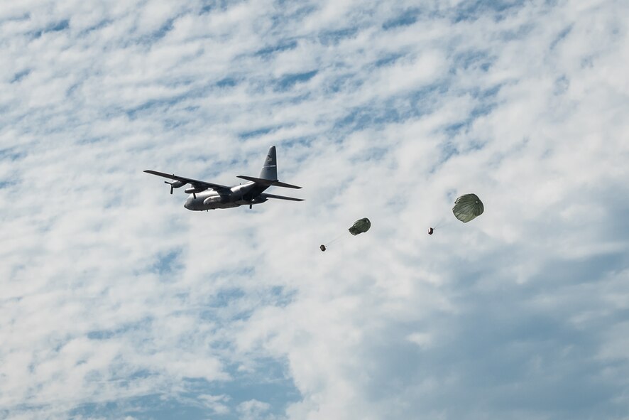 A Kentucky Air National Guard C-130 Hercules aircraft deploys two bundles of simulated candy over the Ohio River during the Thunder Over Louisville air show in Louisville, Ky., April 18, 2015. The drop was a tribute to Col. Gail Halvorsen, a retired C-54 pilot who originated the idea of air-dropping candy to German children during the Berlin Airlift of 1948-49. Halvorsen was guest of honor at this year's show. (U.S. Air National Guard photo by Maj. Dale Greer)