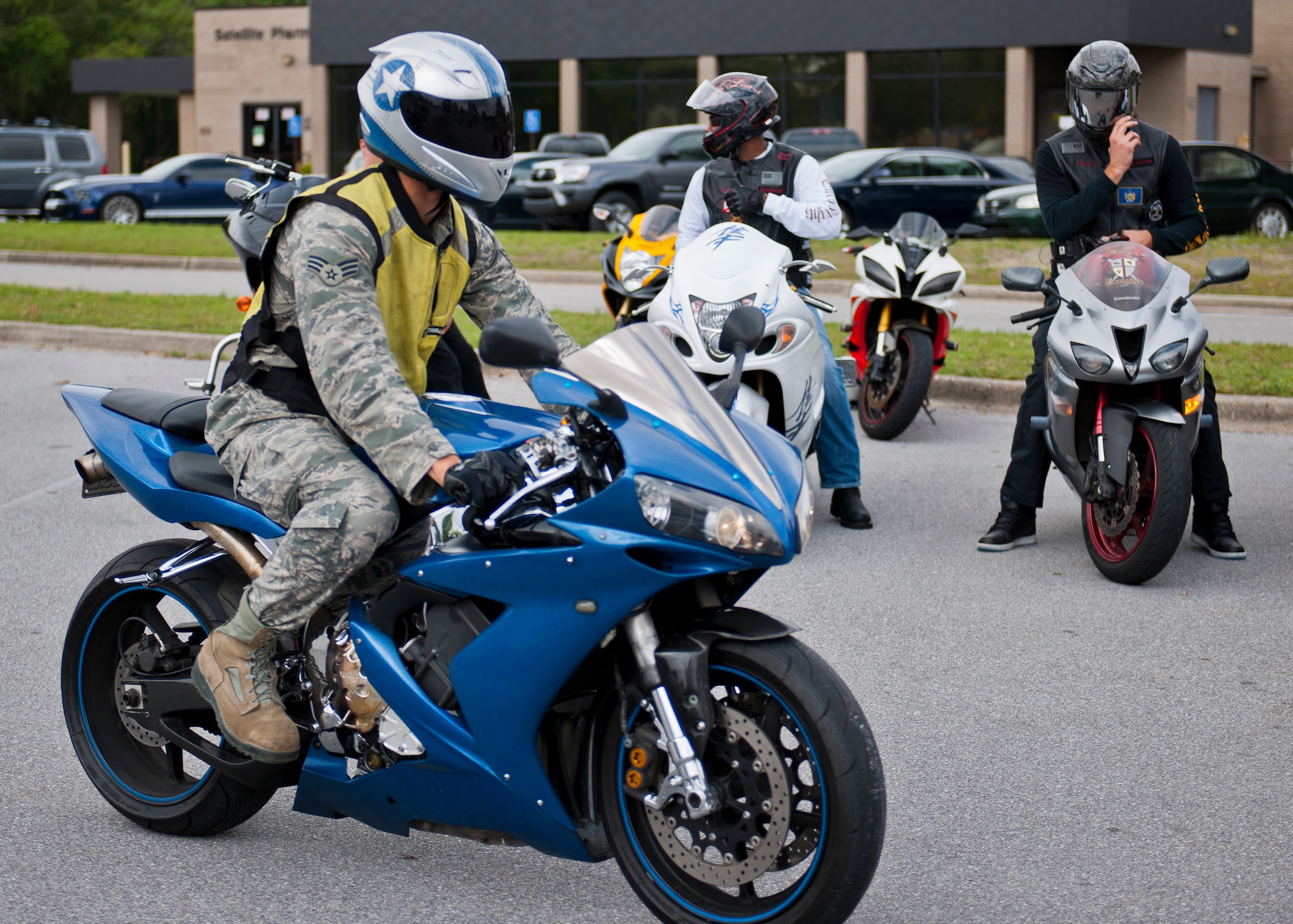 An Airman cruises by a group of riders after the base’s annual motorcycle safety rally April 17 at Eglin Air Force Base, Fla.  Approximately 600 civilian and military riders rode in for the joint 53rd Wing/96th Test Wing event.  (U.S. Air Force photo/Samuel King Jr.)