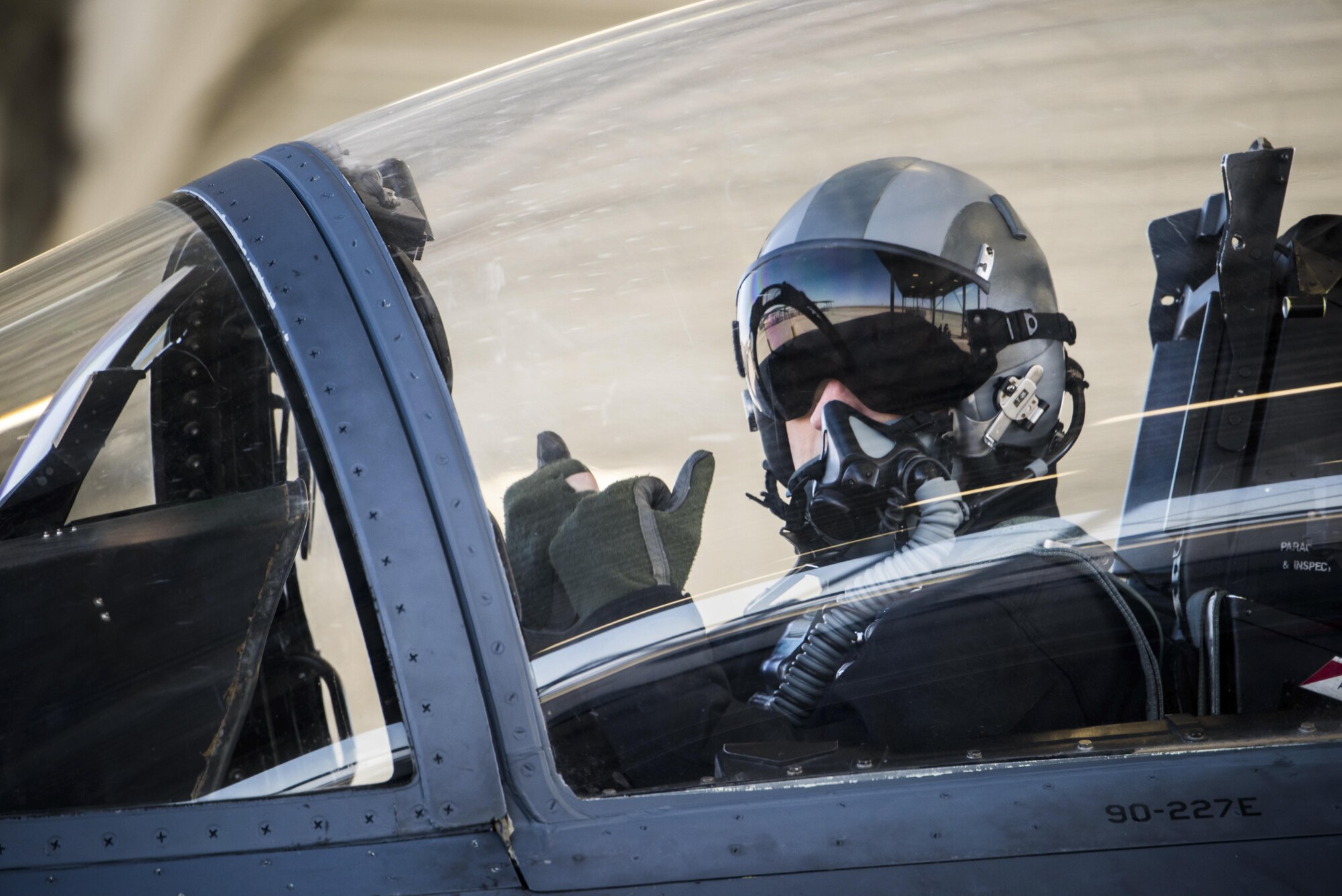A pilot assigned to the 391st Fighter Squadron signals a crew chief to pull chocks during an exercise at Mountain Home Air Force Base, Idaho, April 13, 2015. The joint service Gunfighter Flag 15-2 exercise provided aircrew with valuable training opportunities to keep them ready to fight. (U.S. Air Force photo/Airman Connor J. Marth)
