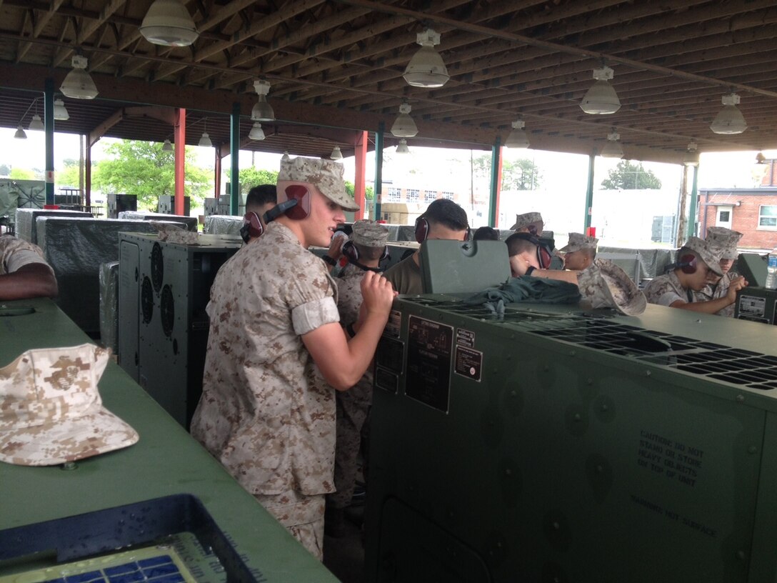 Marines from BEEEST 6-15 learn about Bravo generator operations.