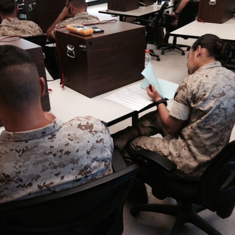 Marines from BEEEST 5-15 learn about DC theory.