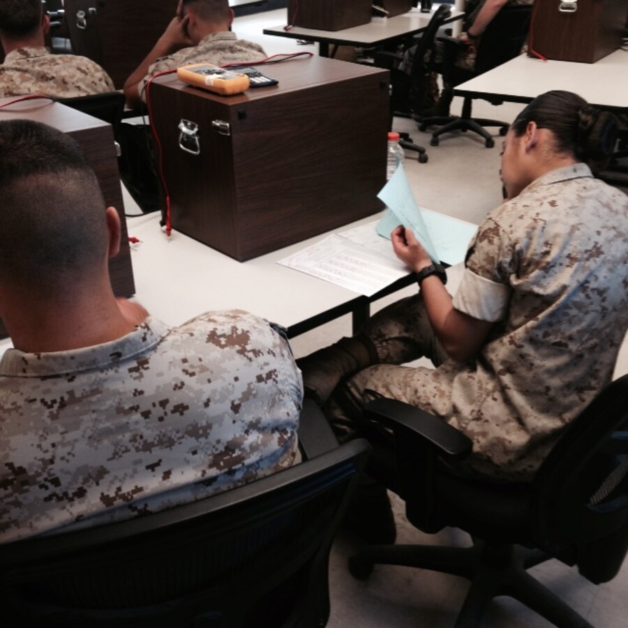 Marines from BEEEST 5-15 learn about DC theory.