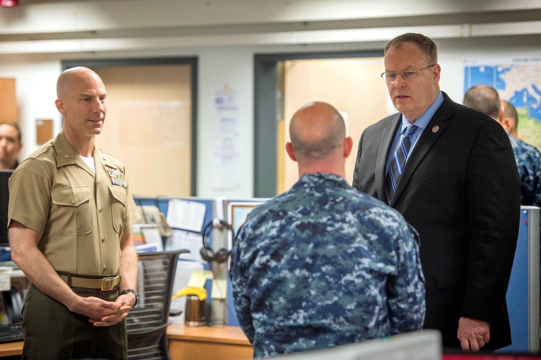 U.S. Deputy Defense Secretary Bob Work meets with service members ...