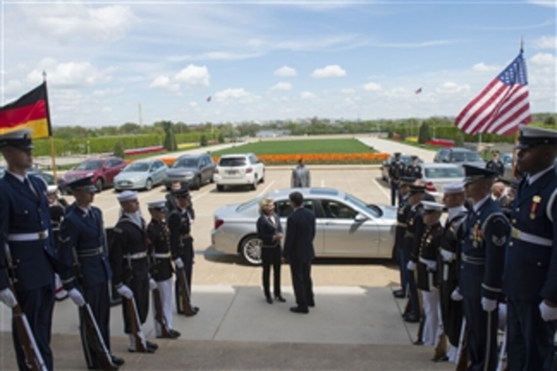 U.S. Defense Secretary Ash Carter hosts an honor cordon for German Defense Minister Ursula von der Leyen at the Pentagon, April 20, 2015. The two defense leaders met to discuss matters of mutual importance.