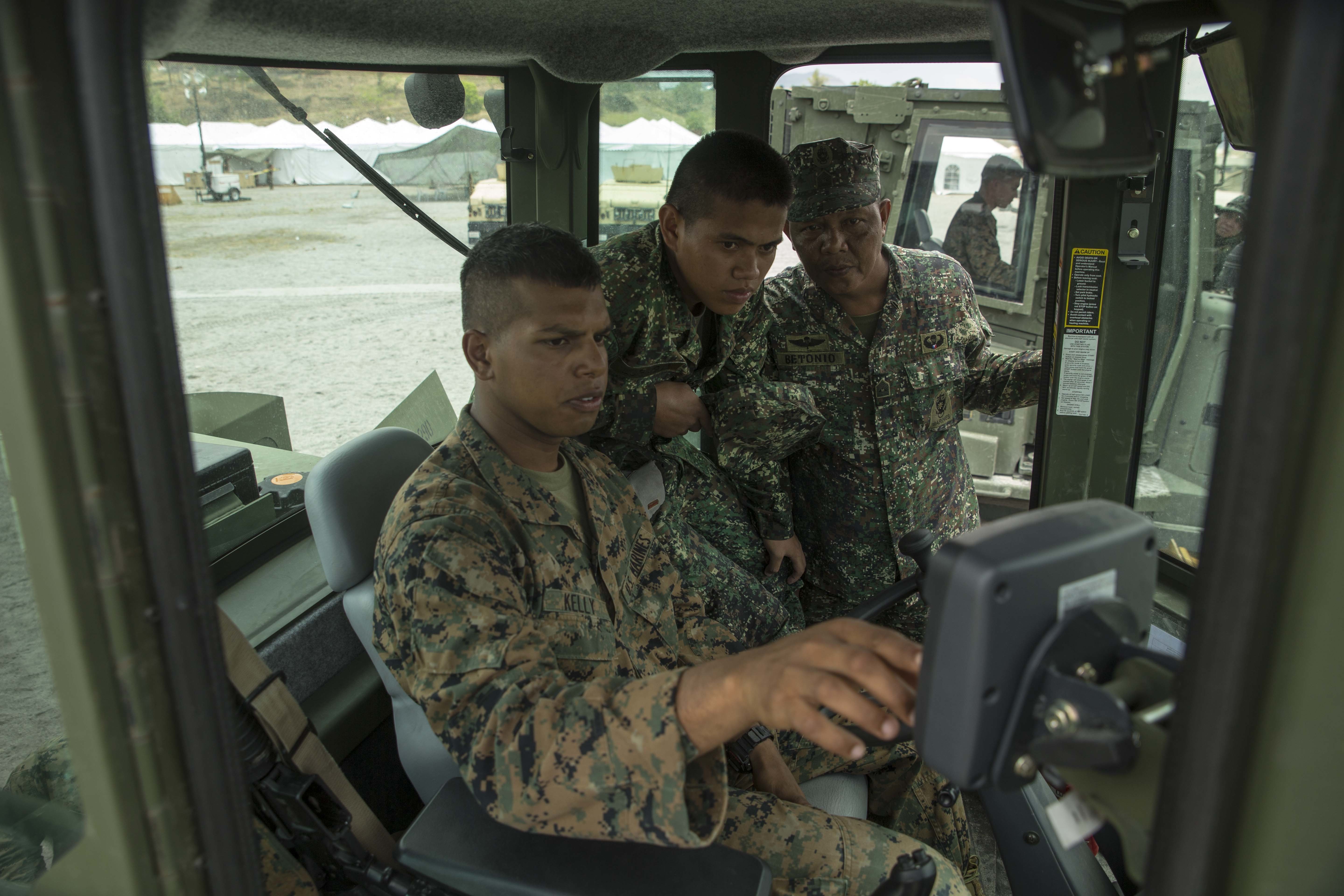 Philippine, US Marines make maintenance a partnering process