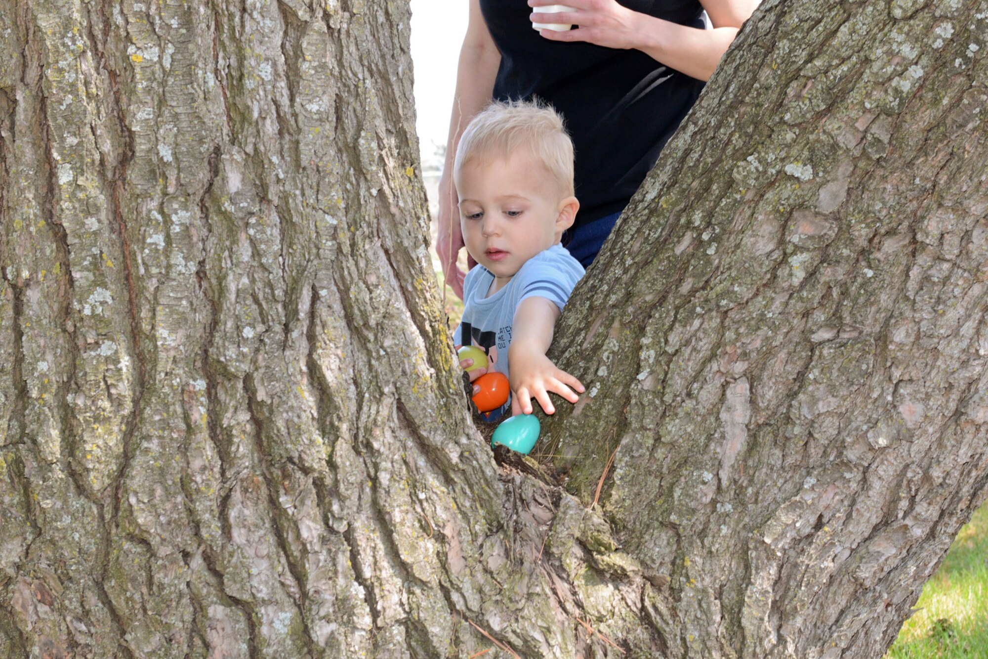 Members of the 132nd Wing (132WG), Des Moines, Iowa and their families participate in the 2015 Annual Easter Egg Hunt held outside of the Dining Facility of the 132WG on Saturday, April 11, 2015.  (U.S. Air National Guard photo by Tech. Sgt. Michael B. McGhee/Released)