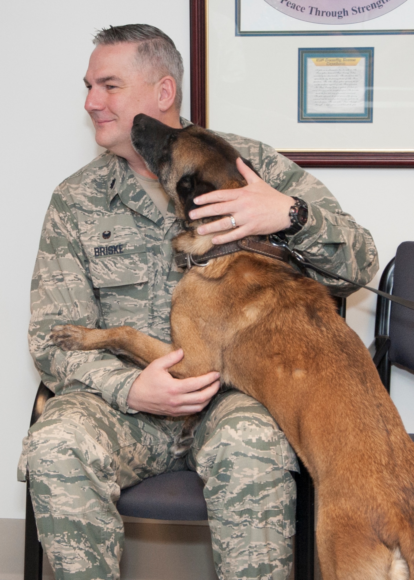 Iggy, 436th Security Force Squadron military working dog, licks Lt. Col. Joel Briske, 436th SFS commander, before the start of Iggy’s retirement ceremony April 22, 2015, at Dover Air Force Base, Del. While at Dover AFB, Iggy was assigned to Staff Sgt. Zachary Cahall, now a military working dog handler at Fort Bliss, Texas. (U.S. Air Force photo/Senior Airman Jared Duhon) 