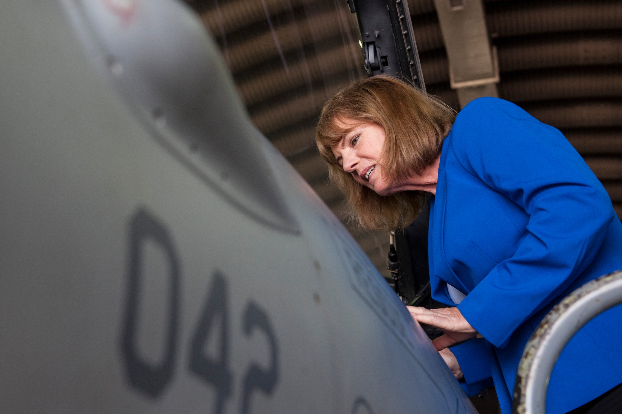 Christina Olds, daughter of Brig. Gen. Robin Olds, looks into the cockpit of an F-16 Fighting Falcon at Kunsan Air Base, Republic of Korea, April 23, 2015. Olds made her first visit to Kunsan AB to commemorate the legacy of the Wolf Pack and her father, Wolf One, by unveiling the new title of Kunsan’s main road – Olds Avenue – during a memorialization ceremony. (U.S. Air Force photo by Senior Airman Katrina Heikkinen/Released)