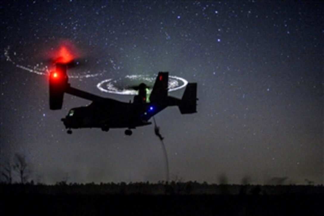 An airman fast-ropes from a CV-22 Osprey during Emerald Warrior 2015 near Hurlburt Field, Fla., April 21, 2015. The airman is a combat controller assigned to the 21st Special Tactics Squadron.
