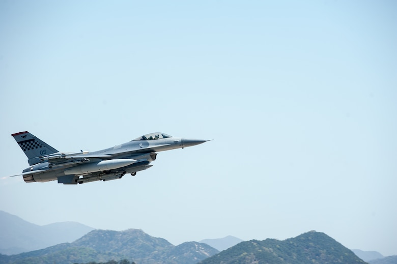 An F-16 Fighting Falcon from Osan Air Base takes off during Exercise Max Thunder 15-1 at Gwangju Air Base, Republic of Korea, April 17, 2015. Max Thunder is a large-scale employment exercise designed to increase U.S. and ROK interoperability and ultimately enhance commitments to maintain peace in the region. (U.S. Air Force photo by Senior Airman Taylor Curry/Released)