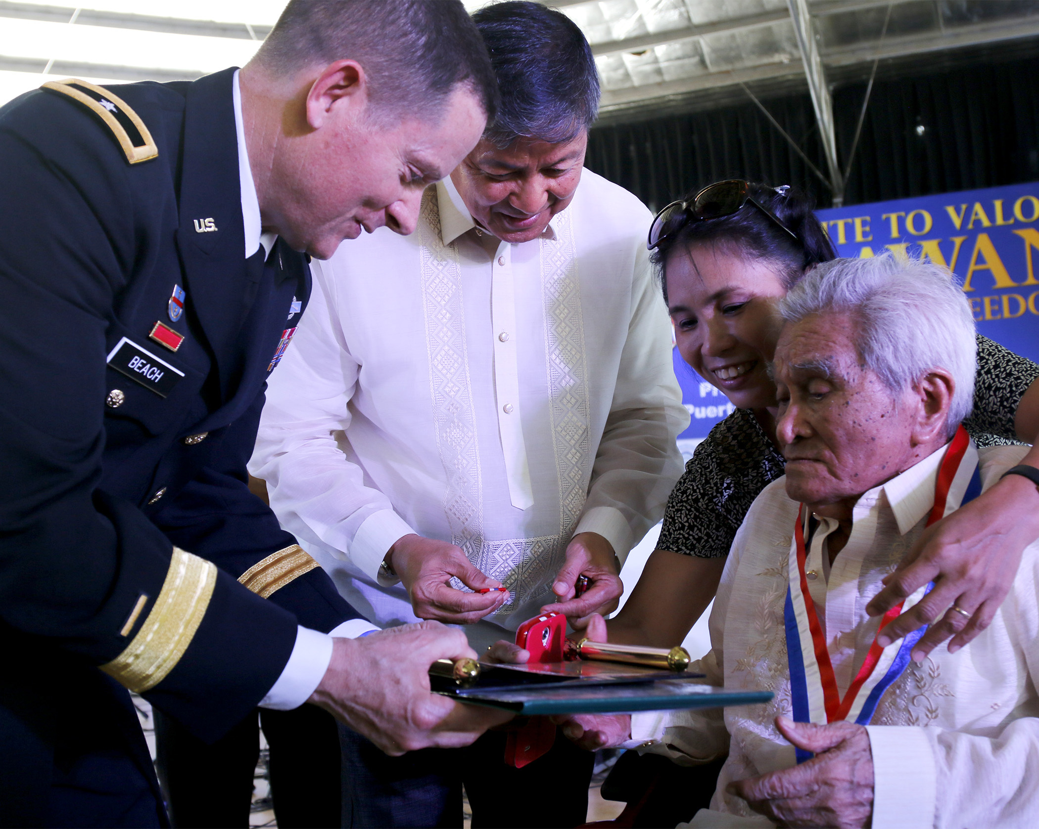Ceremony honors World War II vets for 70 years of liberty in Palawan