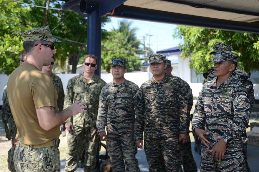 U.S. Navy Chief Explosive Ordnance Disposal Technician James Hilbert, assigned to Explosive Ordnance Disposal Mobile Unit 5, speaks to EODMU-5 sailors and Philippine sailors, assigned to Navy Special Operations Group Explosive Ordnance Disposal Unit, during training on explosive door breaching during Balikatan 2015 aboard Naval Base Cavite, Philippines, April 23. Balikatan, which means "shoulder to shoulder" in Filipino, is an annual bilateral training exercise aimed at improving the ability of Philippine and U.S. military forces to work together during planning, contingency, humanitarian assistance and disaster relief operations.