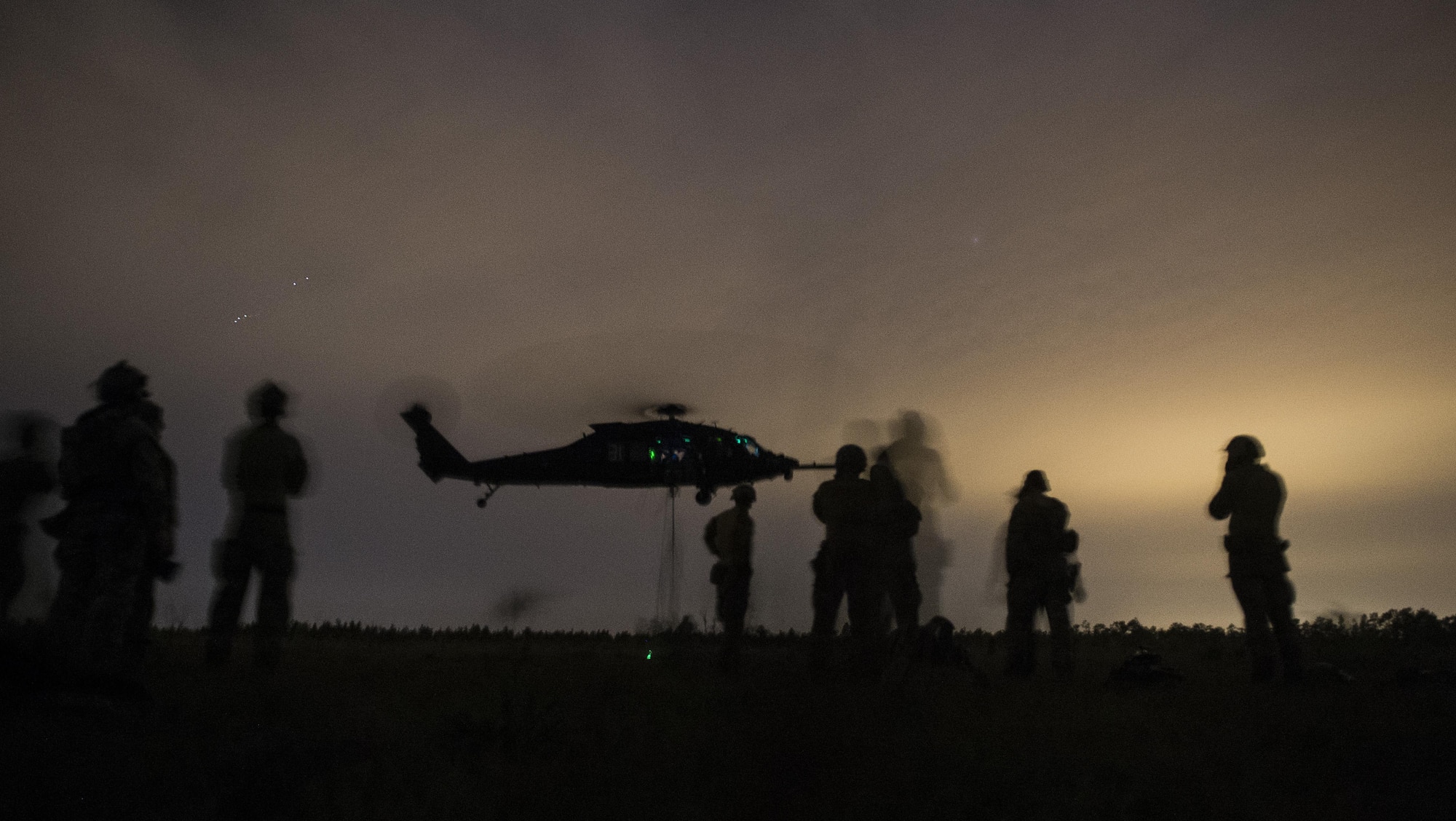U.S. Army Soldiers from the 7th Special Forces Group fast-rope out of a UH-60 Black Hawk during fast rope insertion and extraction training as part of Emerald Warrior at Hurlburt Field, Fla., April 22, 2015. Emerald Warrior is the Department of Defense's only irregular warfare exercise, allowing joint and combined partners to train together and prepare for real-world contingency operations. (U.S. Air Force photo by Staff Sgt. Kenneth W. Norman/Released)