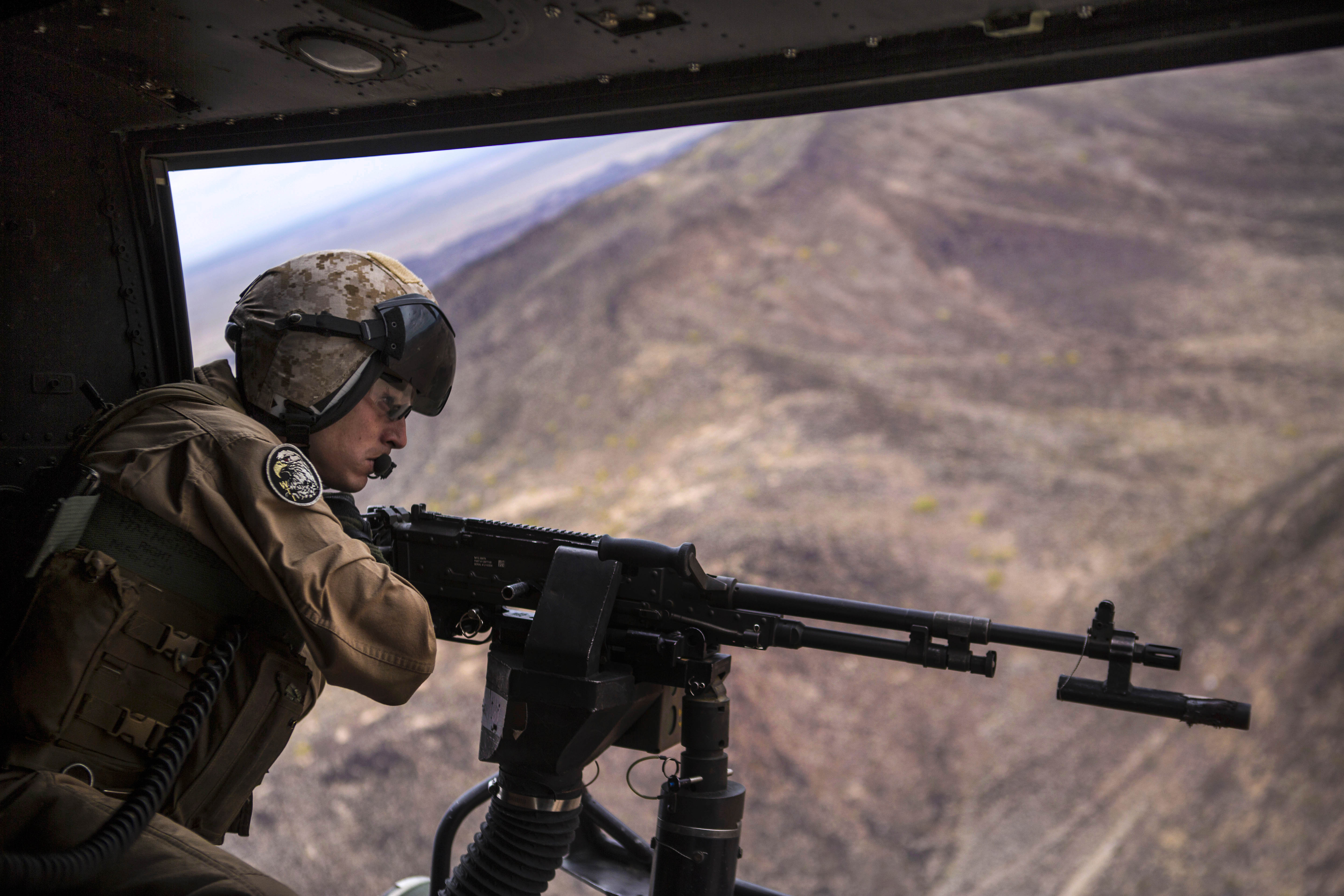 полеты пулеметы. крупнокалиберный пулемёт дшк. M 60 оружие. м240 пулемет. полеты пулеметы.