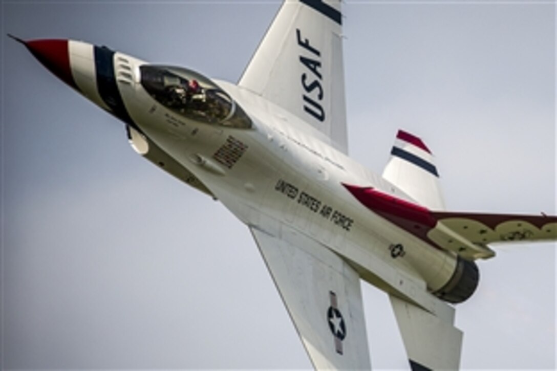 Air Force Maj. Jason Curtis performs a high-speed pass during the Sun 'n Fun International Fly-in and Expo Air Show in Lakeland, Fla., April 25, 2015. Curtis is a pilot assigned to the Air Force Air Demonstration Squadron, the Thunderbirds.