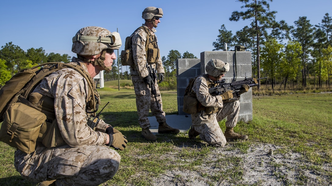 2nd CEB Marines launch weapons proficiency during live-fire training