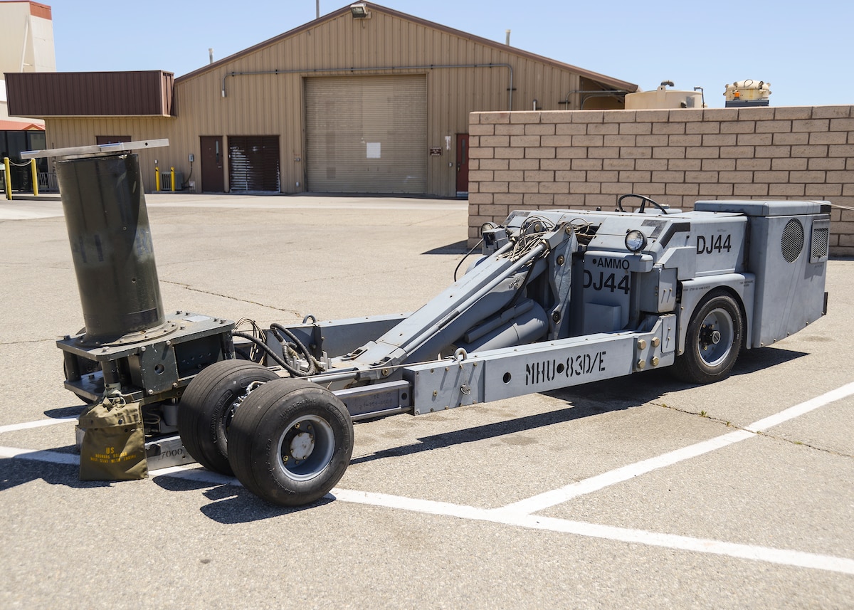 AGE Flight gets Air Force weapons loaders out of a jam > Edwards Air Force Base > News