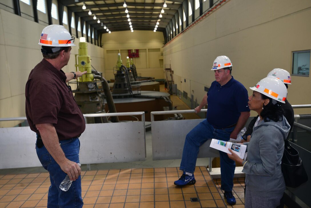 Steven Crawford, a hydropower trainee briefs the group on the operation of generating hydropower during a tour at the Old Hickory Power Plant April 23, 2015.   