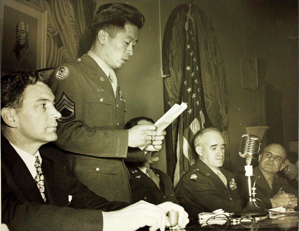 Tech. Sgt. Ben Kuroki speaks at a post-war function in 1945. He is sharing the podium with Gen. Omar Bradley and Lt. Gen. Jimmy Doolittle among others. (Courtesy photo)