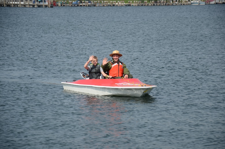 St. Paul District's Brad Labadie, Park Ranger at Eau Galle Recreation Area in Spring Valley, Wisconsin, was out at Lake Minnetonka on April 25, 2015, to teach a little about water safety during the Minnetonka and Victoria Lions clubs’ crappie fishing contest. The event was a fundraiser with all proceeds helping send 15 children to the American Diabetes Association's Camp Needlepoint in Hudson, Wisconsin, for a week this summer.