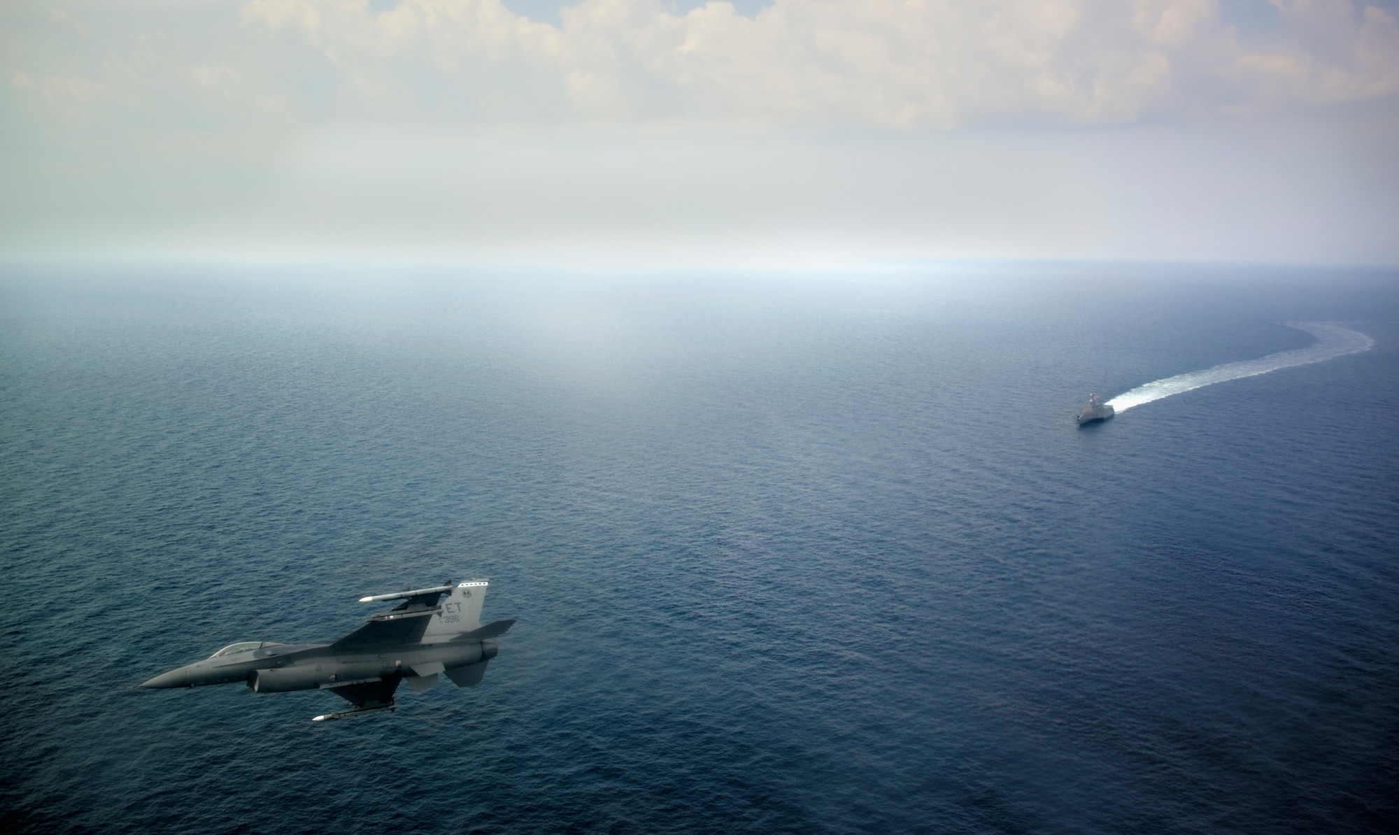Maj. Jonathan Gilbert, an F-16 test pilot for the 40th Flight Test Squadron at Eglin Air Force Base, Fla., flies an AIM-9X test mission July 17 over the Gulf of Mexico. AIM-9X Sidewinder is an air-to-air missile being tested for weapons development. Upon completion of the test, Gilbert flew a fly-by with the Navy's USS Independence. (U.S. Air Force photo/ Senior Airman Brandi Hansen)