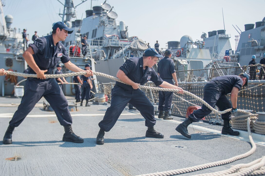 U.S. Navy sailors heave a mooring line as the guided-missile destroyer USS Fitzgerald arrives at Commander Fleet Activities Yokosuka in Yokosuka, Japan, Aug. 3, 2015. 