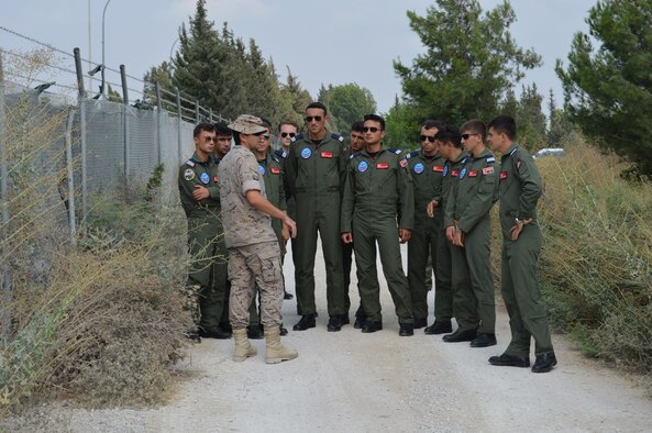Lt. Col. Juan Castilla, Spanish Patriot Unit contingent commander, briefs Turkish air force cadets during a tour of the Spanish patriot battery July 30, 2015 in Adana, Turkey. During the visit, the cadets visited the battery deployment control zone, where they were able to get a firsthand look at the patriot battery’s equipment and operations. (Photo by Spanish Army Private Fernando Mora)