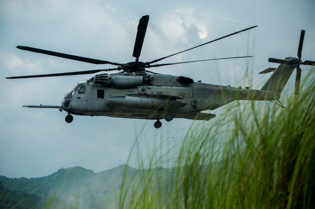 A U.S. Marine CH-53E Super Stallion assigned to Marine Heavy Helicopter Squadron 462 lands to withdraw Philippine Marines from their raid assault during Air Assault Support Exercise 2015-2 at Crows Valley Range in Botolan, Zambales, Philippines, July 22, 2015. The Philippine Marines participated in two weeks of bilateral training alongside U.S. Marines to improve readiness and strengthen interoperability between both forces. HMH-462 is attached to Marine Aircraft Group 36, 1st Marine Aircraft Wing, III Marine Expeditionary Force through the Unit Deployment Program. The Philippine Marines are with Marine Battalion Landing Team 1, 1st Battalion, Philippine Marine Corps. 