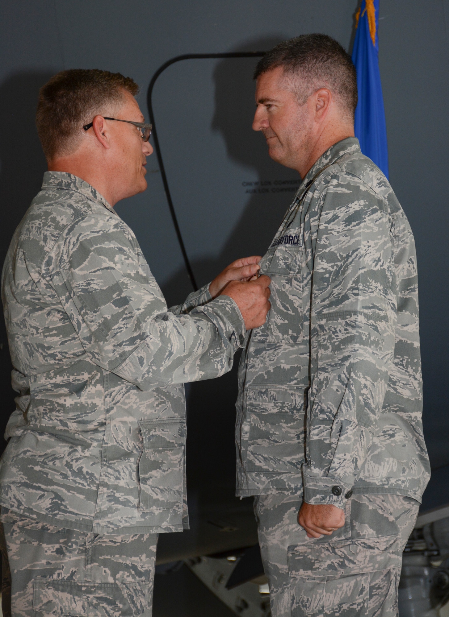 TRAVIS AIR FORCE BASE, Calif. -- Lt. Col. Joseph R. Orcutt relinquishes command of the 945th Aircraft Maintenance Squadron to Lt. Col. Arianne Mayberry, formerly the commander of the 349th Maintenance Operations Section, July 25, 2015 on Travis Air Force Base. (U.S. Air Force photos/Senior Airman Madelyn Brown)
