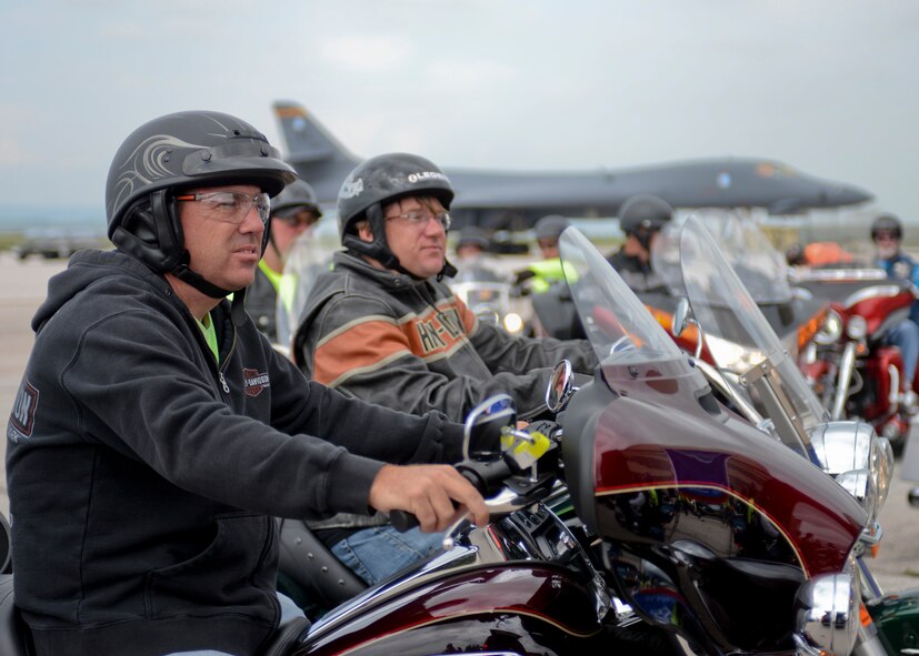 A group of more than 200 Airmen, family members and civilian motorcyclists gather on the flightline during the 2015 Dakota Thunder Motorcycle Run at Ellsworth Air Force Base, S.D., Aug. 4, 2015. The event, hosted by the Green Knights Dakota Thunder Motorcycle Club, offered participants the opportunity to tour and photograph a B-1 bomber static display before riding en masse to Sturgis, S.D. (U.S. Air Force photo by Senior Airman Anania Tekurio/Released)