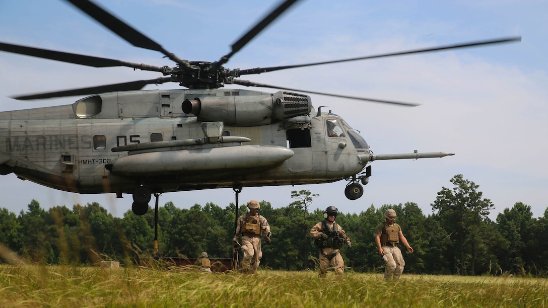 Marines onboard a CH-53E Super Stallion with Marine Heavy Helicopter Training Squadron 302 participate in an external lift exercise with Combat Logistics Battalion 6 at Marine Corps Base Camp Lejeune, North Carolina, Aug. 5, 2015. Two student pilots onboard the helicopter performed externals for the first time, an operation essential to deployed operations, and part of their pilot certification. 