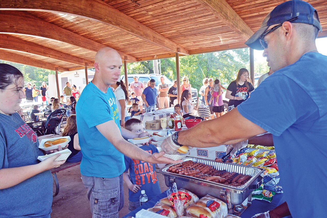 MWR USO team up to provide fun for all gt U S Department of Defense