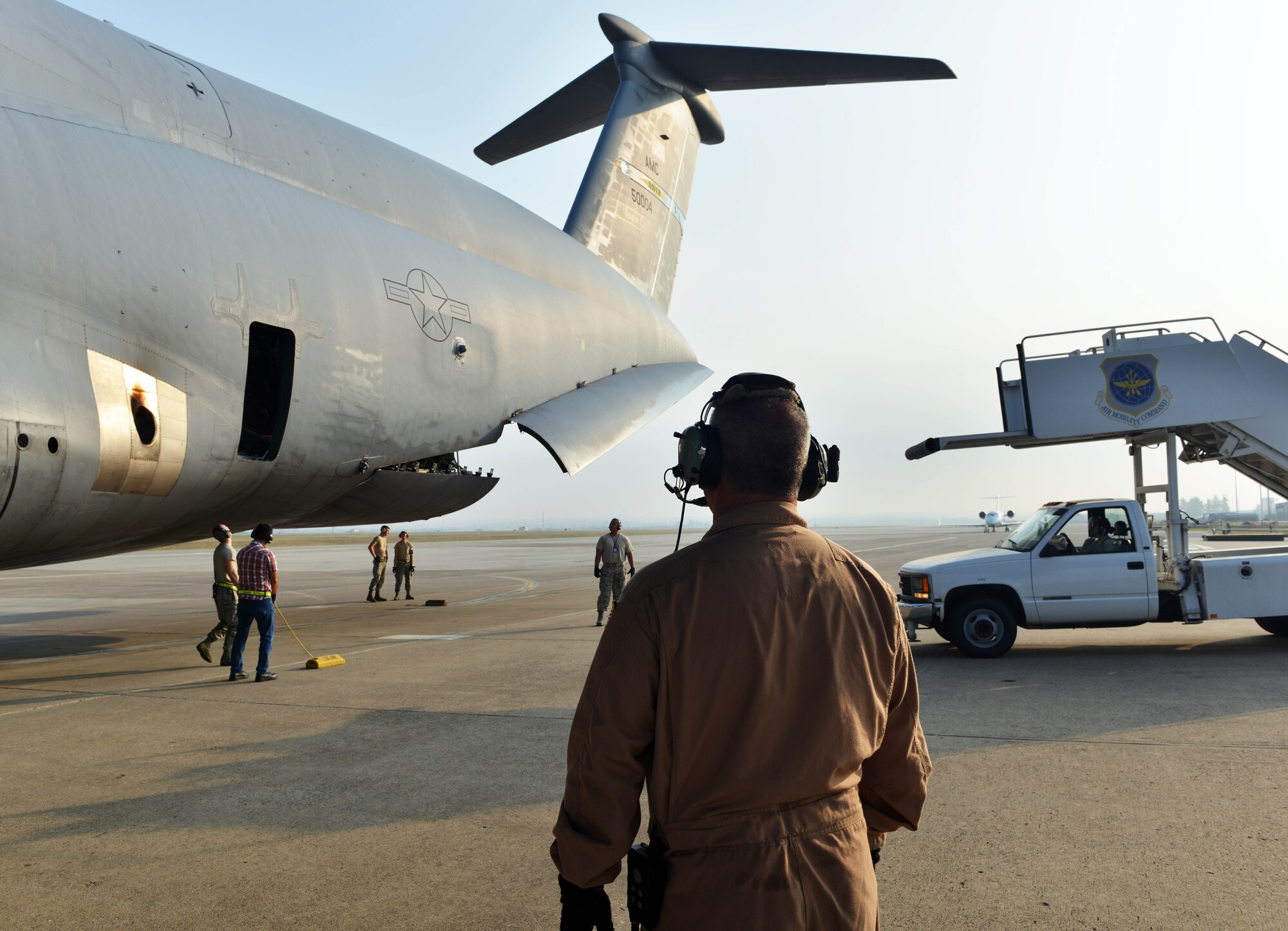 A crew chief from the 31st Fighter Wing watches as final preparations are made for passengers to deplane a C-5M Super Galaxy from Dover Air Force Base, Del. Aug. 9, 2015, at Incirlik Air Base, Turkey. The U.S. Air Force deployed six F-16 Fighting Falcons from Aviano Air Base, Italy, support equipment and approximately 300 personnel to Incirlik AB in support of Operation Inherent Resolve. (U.S. Air Force photo by Senior Airman Michael Battles/Released)