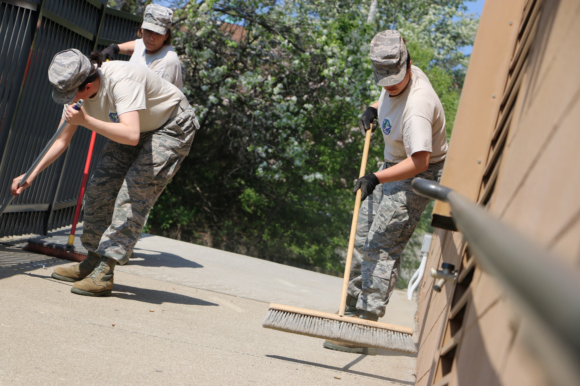 Members of the 179th Airlift Wing volunteer to clean up in several locations around Mansfield, Ohio, as they observe Earth Day on May 7, 2015. Airmen help clean up local parks and gardens alongside volunteers from the North End Community Improvement Collaborative (NECIC) as well as joining children from schools and community centers.  (U.S. Air National Guard photo by Tech. Sgt. Joe Harwood\Released)