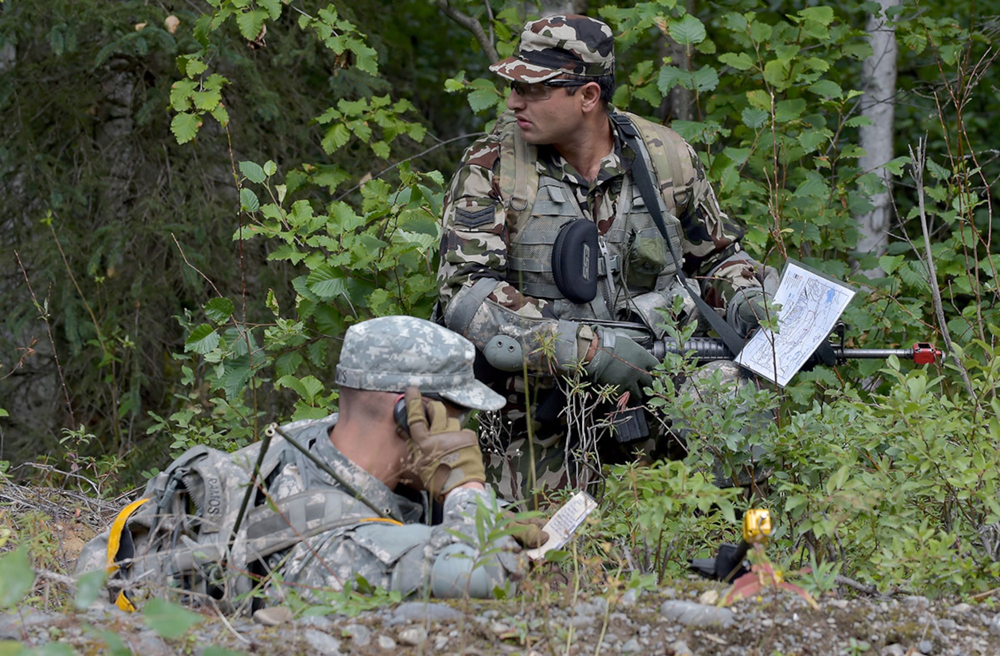 A Nepalese Army Ranger works with a U.S. Army Soldier during the Situational Training Exercise Aug. 11. (U.S. Air Force photo/Justin Connaher)