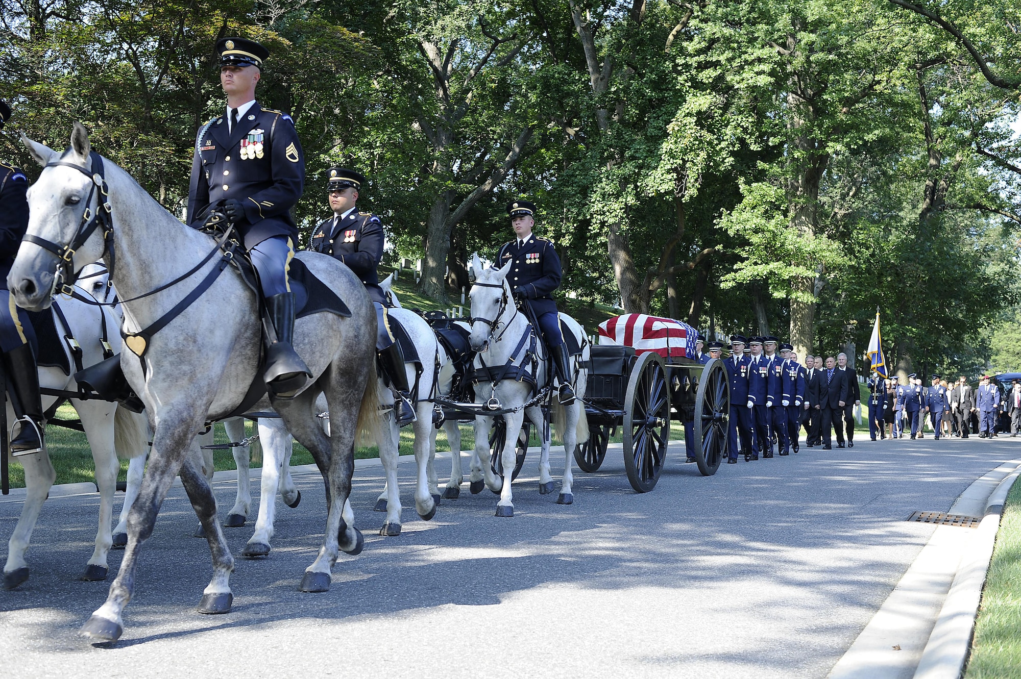 Members of the Old Guard escort the ninth Chief Master Sgt. of the Air Force James C. Binnicker to rest in Arlington National Cemetery, Va., Aug. 14, 2015. Binnicker passed away March 21 in Calhoun, Ga. (U.S. Air Force photo/Senior Airman Preston Webb) 