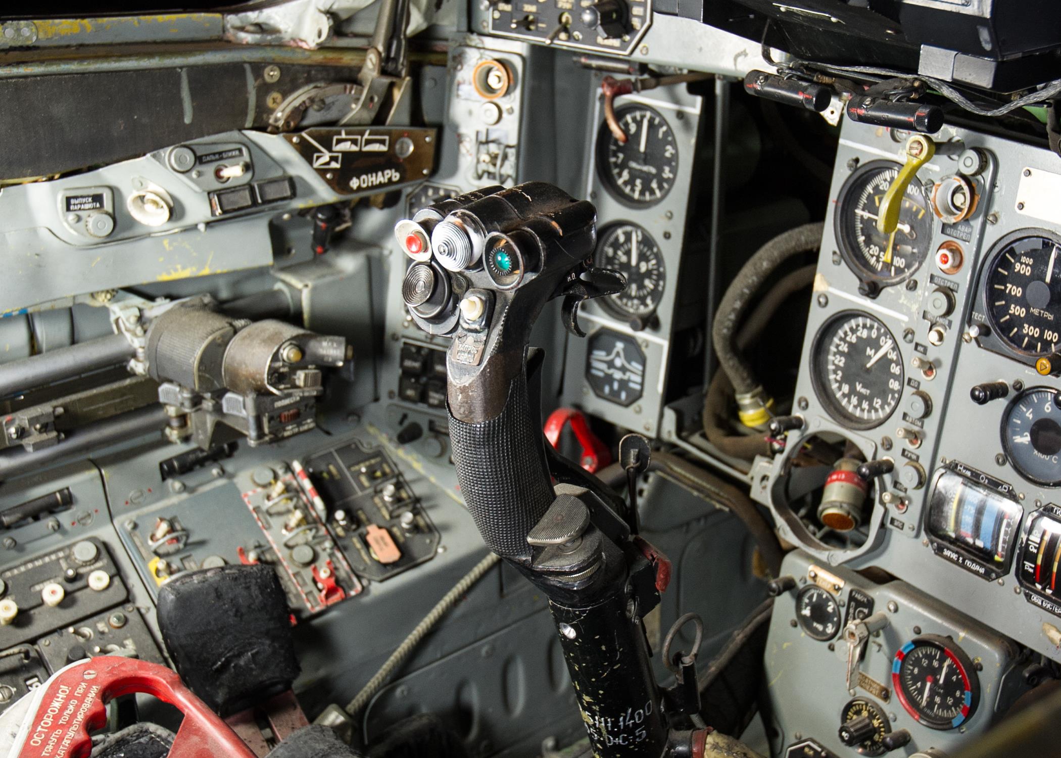 Управление истребителем. Миг 29 Cockpit. Ручка управления миг-21. Кабина миг 29. Панель управления миг 29.