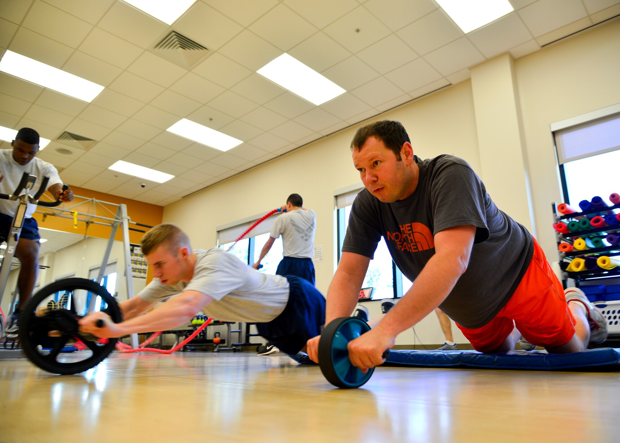 Staff Sgt. Ryan Thompson, 3d Airlift Squadron loadmaster, right, and Airman 1st Class Eric O’Connor, 436th Aircraft Maintenance Squadron crew chief, use ab rollers during a “48 Minutes of Hell” workout Aug. 13, 2015, at the Fitness Center on Dover Air Force Base, Del. The “48 Minutes of Hell” program is available to all visitors who utilize the Dover AFB Fitness Center. (U.S. Air Force photo/Airman 1st Class William Johnson)