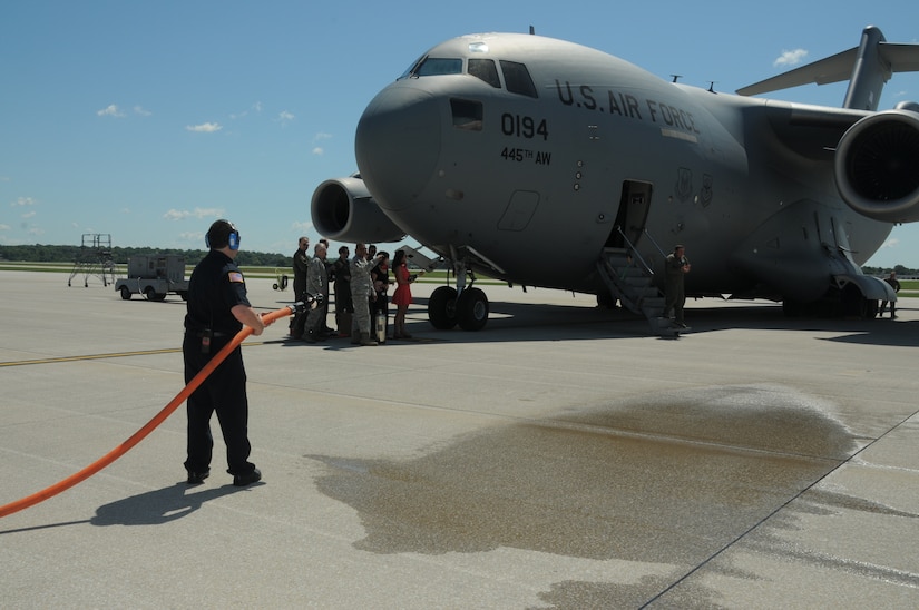 445 AW CV celebrates fini flight > 445th Airlift Wing > Article Display