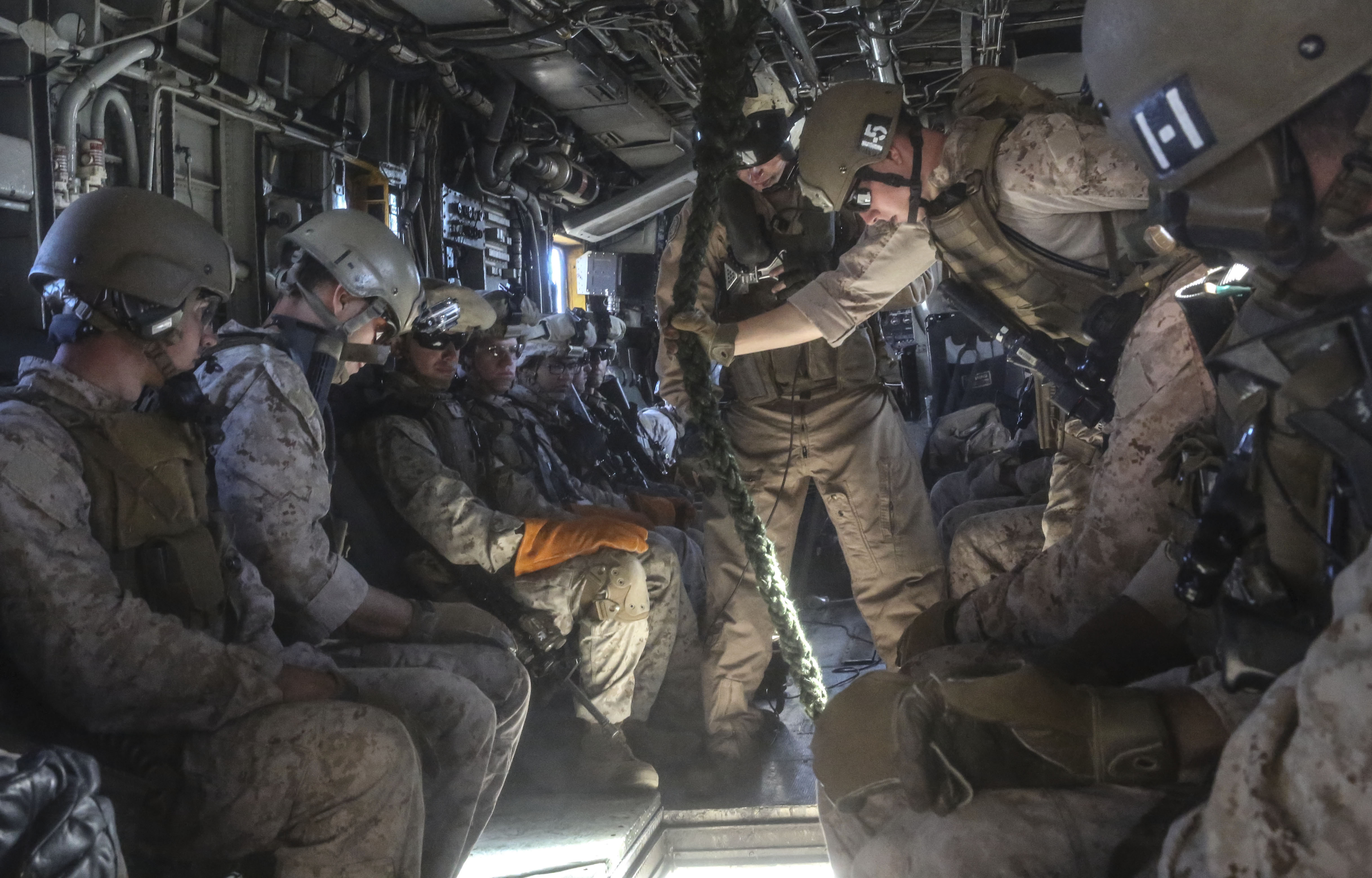 13th MEU Marines get roped into good training > 13th Marine