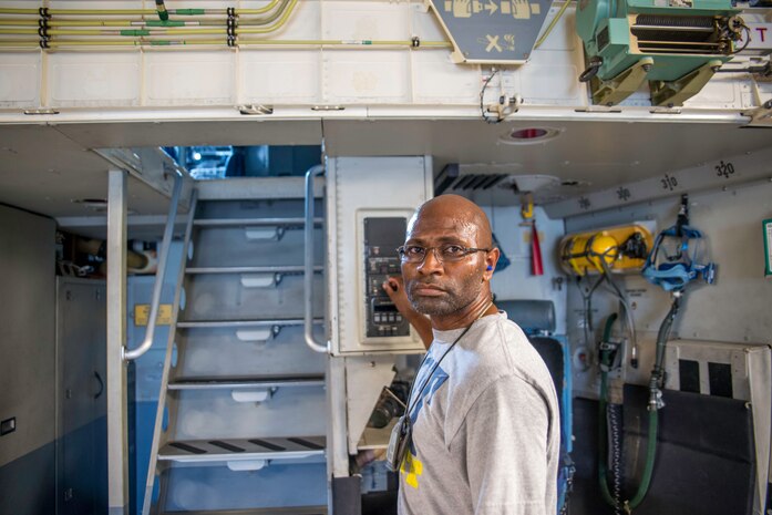 Curtis Grant, 437th Aerial Port Squadron lead freight loader, pulls a Seahawk S-70B (SH-16 in Brazilian service) onto a C-17 Aug. 8. The shipment, worth more than $100 million, was the last of six being shipped to the Brazilian Navy as part of Brazil’s modernization of their helicopter fleet. The Brazilian Navy received a total of 6 new SH-16 helicopters along with seven years of training as they replace the SH-3A/B Sea King helicopters, which have been used for more than 40 years. (U.S. Air Force photo/Staff Sgt. William A. O’Brien) 