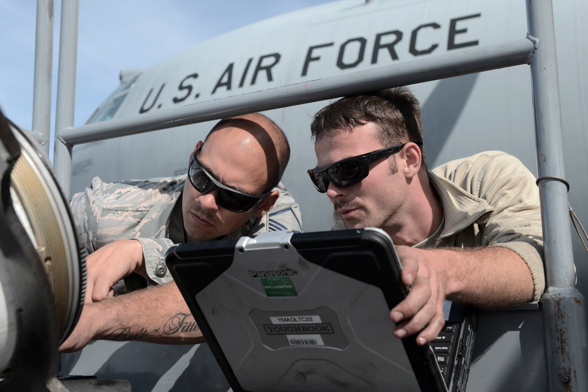 Master Sgt. Jesse Galvez, 374th Aircraft Maintenance Squadron production supervisor, and Senior Airman Sean Tate, 374 AMXS aerospace propulsion journeyman, replace a C-130 Hercules propeller during RED FLAG-Alaska at Joint Base Elmendorf-Richardson, Aug. 13, 2015. Maintainers ensure the C-130 Hercules are prepared for takeoff daily during RFA. (U.S. Air Force by Staff Sgt. Cody H. Ramirez/Released)