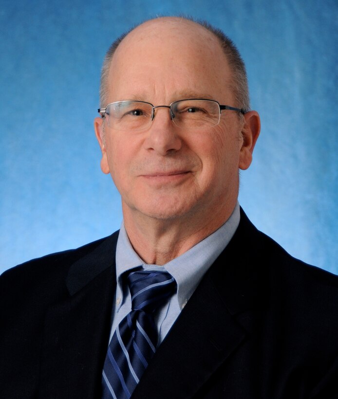 Dr. Wayne Chepren, a Naval Surface Warfare Center Dahlgren Division engineer, received the 2014 Rear Admiral William S. Parsons Award for Scientific and Technical Progress at the 2015 U.S. Navy League national convention in Tampa, Fla.  Since 1957, this Navy League award for scientific and technical progress has been presented to a Navy or Marine Corps officer, enlisted person or civilian who has made an outstanding contribution in any field of science that has furthered the development and progress of the Navy or Marine Corps.
