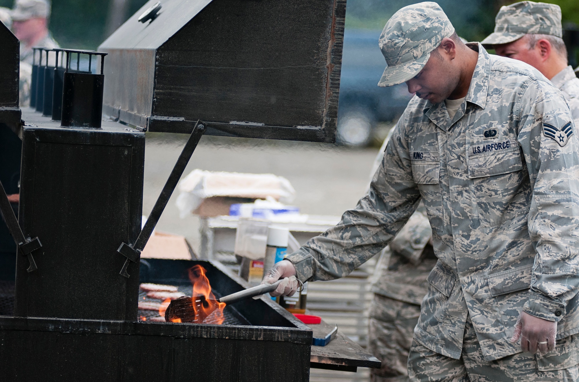 JOINT BASE ELMENDORF-RICHARDSON, Alaska -- Members of the U.S. Air Force Reserves' 477th Sustainment Services Flight and Alaska Air National Guard’s 176th Force Support Flight – Services operated a field kitchen for fellow Airmen during exercise Polar Guard 15-1 here Aug. 16, 2015. The Airmen prepared several meals for the participants of the exercise over the course of the four-day training. (U.S. Air National Guard photo by Staff Sgt. Edward Eagerton/released)