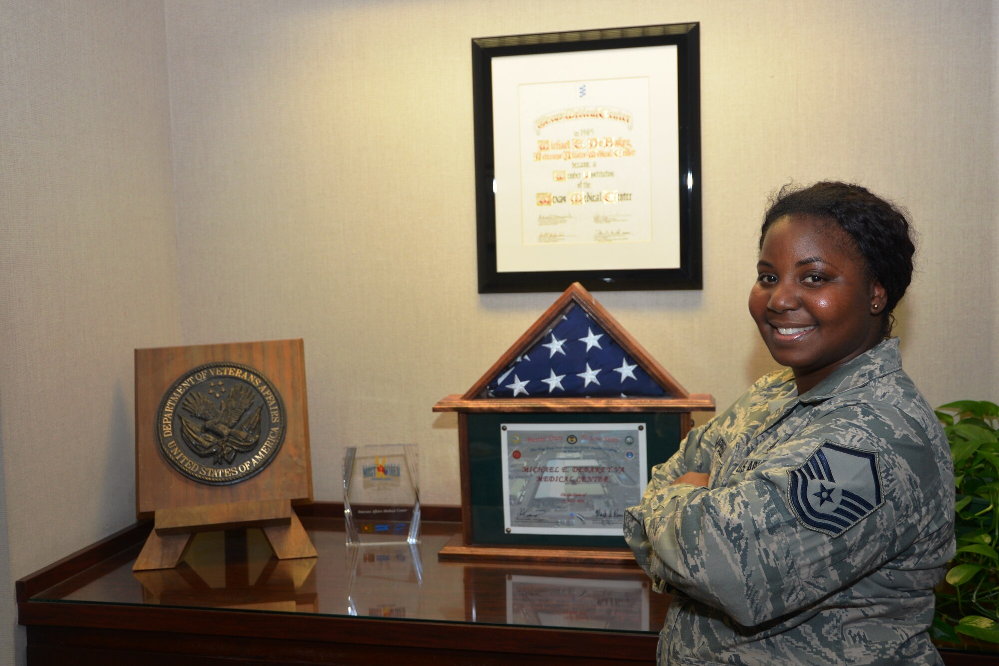 Master Sgt. Shanita Campbell, 433rd Aeromedical Staging Squadron, Joint Base San Antonio-Lackland, Texas performed triage and treatment toinjured civilians when she came upon an accident Aug.16, 2015 in Seguin, Texas. She immediately stopped to render care to the injured passengers and performed skills learned in Self-Aid Buddy Care in the Air Force until emergency medical crews arrived on scene. (U.S. Air Force photo by Ms. Minnie Jones)