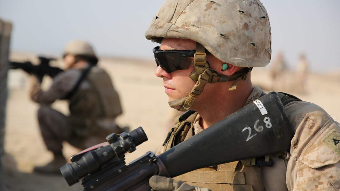 Security forces Marines with Marine Wing Support Squadron-371, Special Purpose Marine Air-Ground Task Force-Crisis Response-Central Command conduct a live-fire combat maneuver range in Southwest Asia, August 19, 2015. The live-fire range is designed to emulate realistic combat conditions and force Marines to shoot, move, and communicate to overcome targets at an unknown distance. 