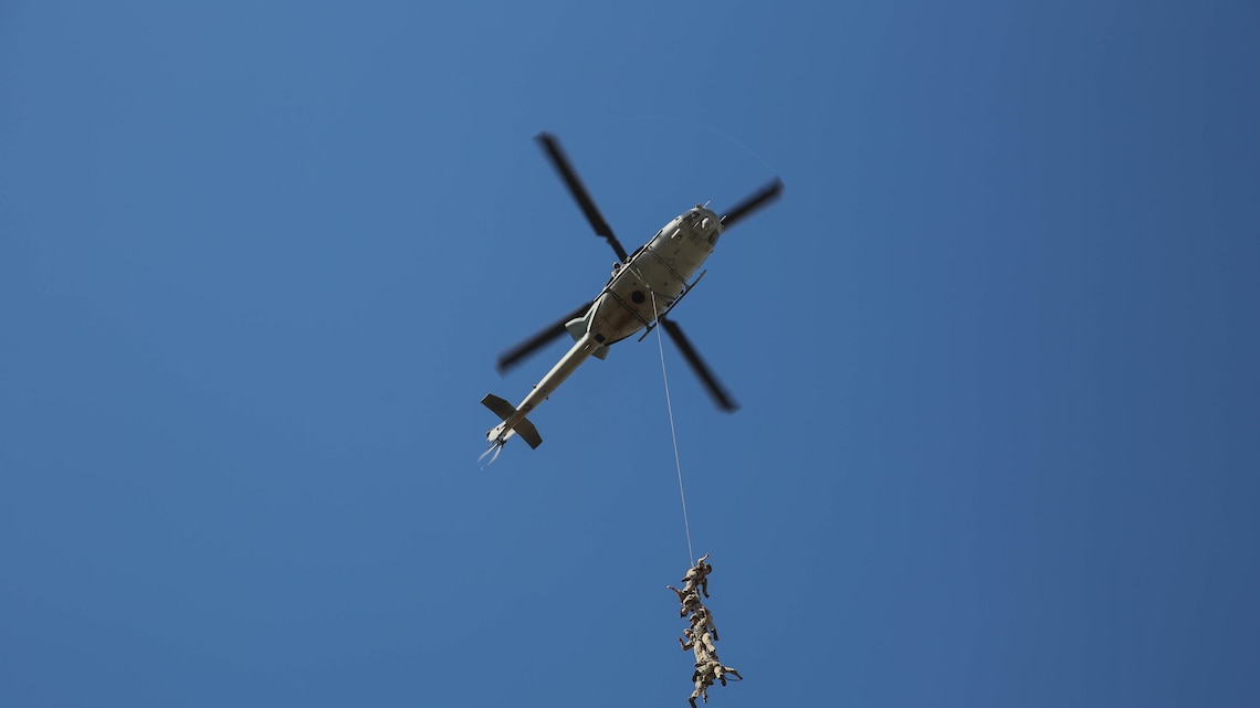 Marines from Company A, 1st Reconnaissance Battalion, 1st Marine Divison, I Marine Expeditionary Force, are suspended from a UH-1Y Huey helicopter during an exercise on Marine Corps Base Camp Pendleton, Calif., Aug. 18, 2015. Utilizing both fast-roping and Special Patrol Insertion and Extraction rigging methods, the purpose of the training exercise was to integrate operational coordination between the I MEF Ground Combat Element and Air Combat Element. 