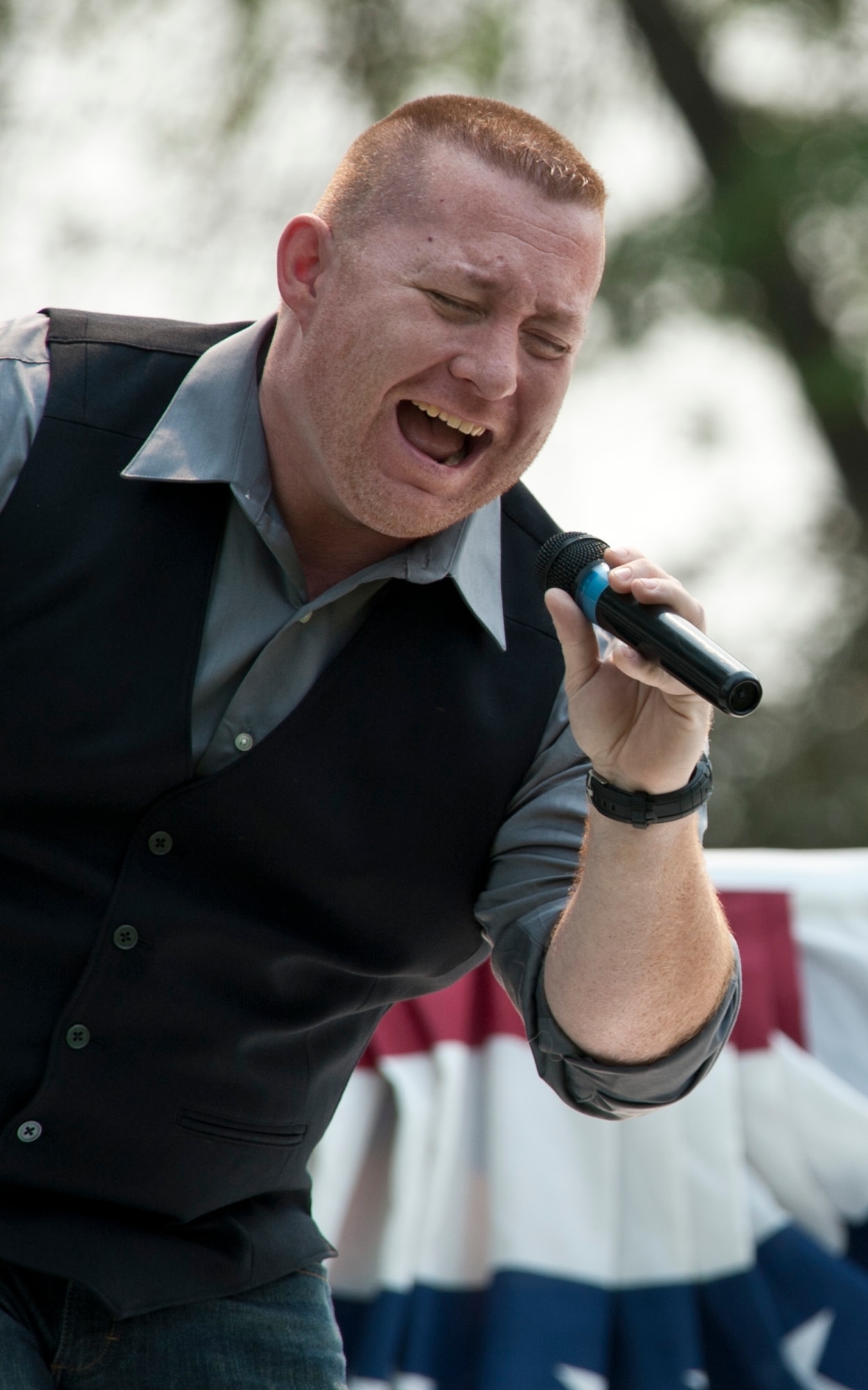 Master Sgt. Mike Brown, 368th Recruiting Squadron flight chief, sings “At Last” by Etta James during the AMC Icon local vocal competition Aug. 20, 2015, in Miller Park at Fairchild Air Force Base, Wash. The AMC Icon program is loosely based around the hit TV program, American Idol, and allows local contestants to compete for $1,000 in cash prizes. The top active duty Air Force vocalist will then compete for $2,000 in cash prizes at the command level. Brown earned first place in Fairchild Air Force Base’s competition winning $500 and a ticket to Scott Air Force Base, Ill., for the Command Finals. (U.S. Air Force photo/Airman Sean Campbell)
